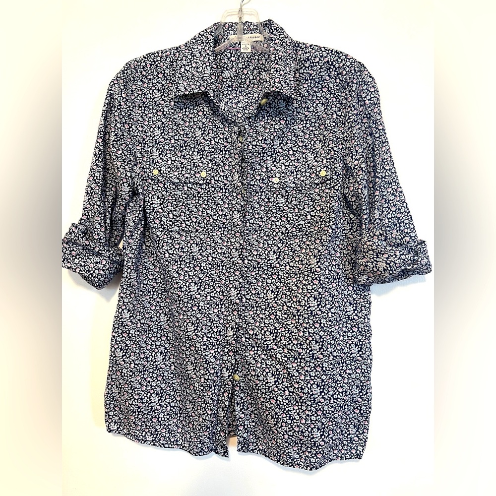 Banana Republic lightweight floral button-up shirt, size small petite